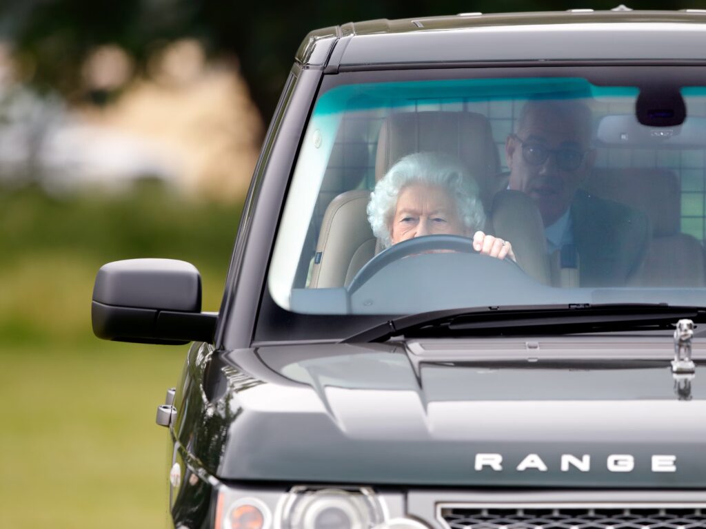 Queen Elizabeth II, 그리고 스포츠중계가 말하는 통제와 자유의 균형